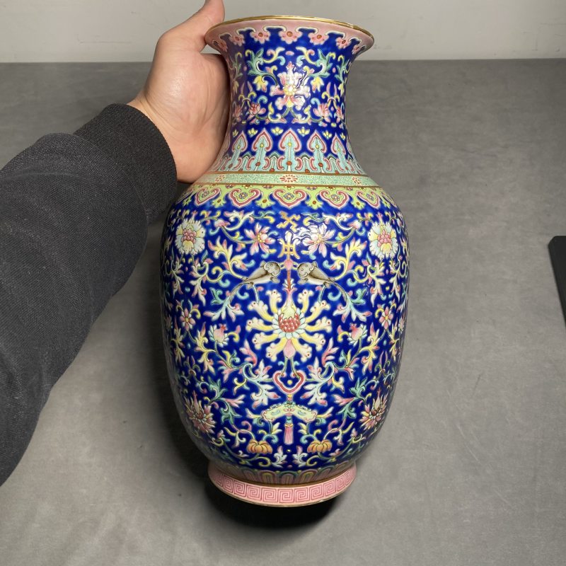 清道光 蓝地粉彩年年吉庆纹灯笼尊 - 图25