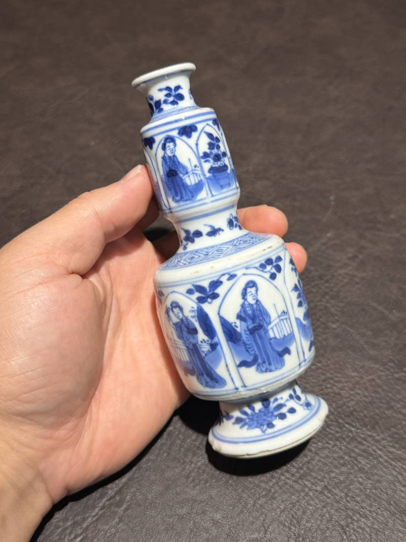 清康熙 青花仕女图瓶 - 图5