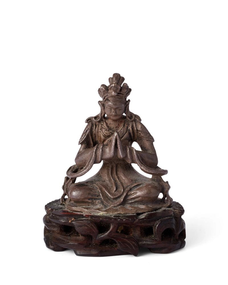 清乾隆 銅鎏銀佛坐像連木座，「大清乾隆年製」款 | A small Chinese silvered bronze figure of Buddha - 图1
