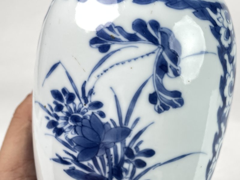 清康熙 青花开光花卉纹梅瓶 - 图6
