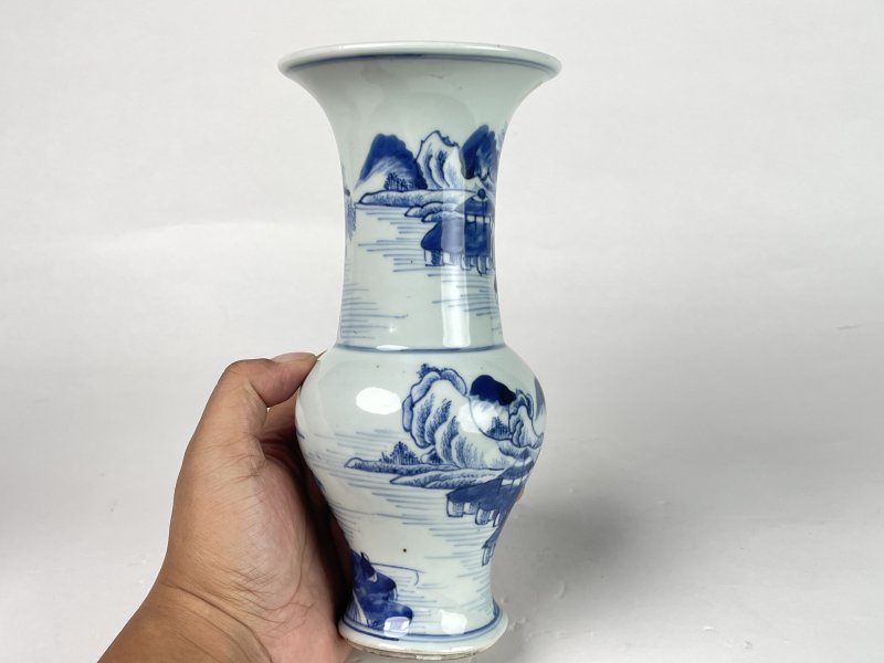 清康熙 青花山水纹小花觚 - 图3