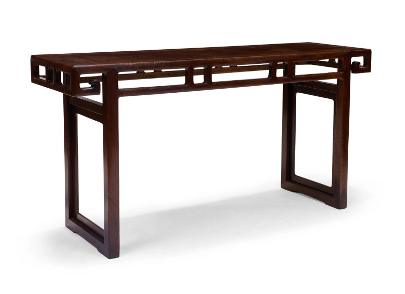 清十七/十八世紀 雞翅木供桌 | A Chinese jichimu altar table - 图2