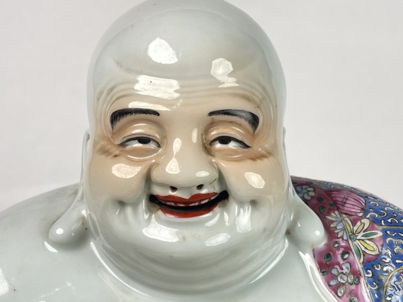 民国 魏洪泰款粉彩弥勒佛造像 - 图6