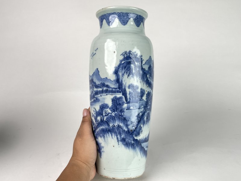 明末清初 青花披麻皴山水纹筒瓶 - 图3