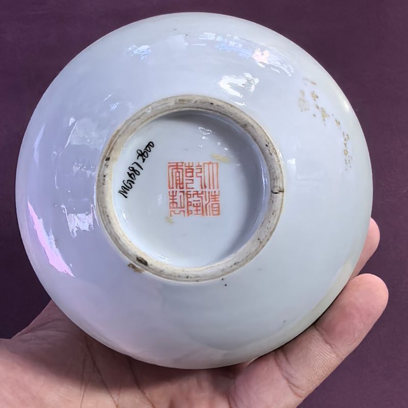 清晚期 粉彩人物故事图天球瓶 - 图10