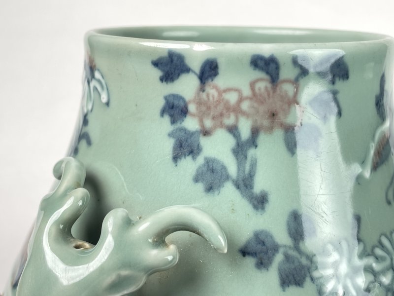 清乾隆 豆青釉青花釉里红蝶恋花纹鹿头尊 - 图6