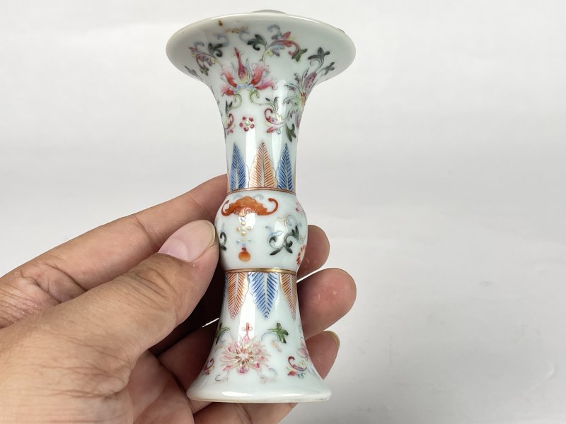 民国 粉彩缠枝莲纹小花觚 - 图3