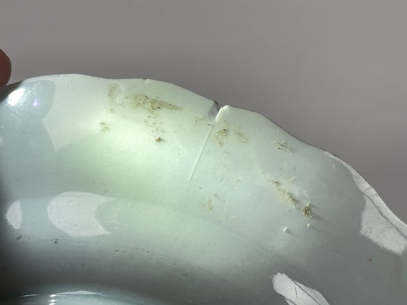 清早期 青花矾红莲瓣纹盘 - 图12