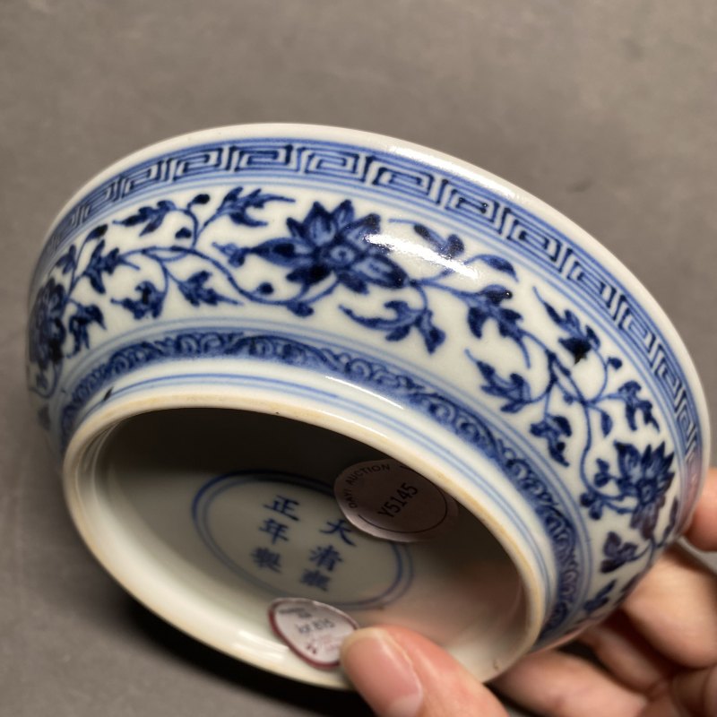 清雍正 青花缠枝花卉纹盘 - 图9