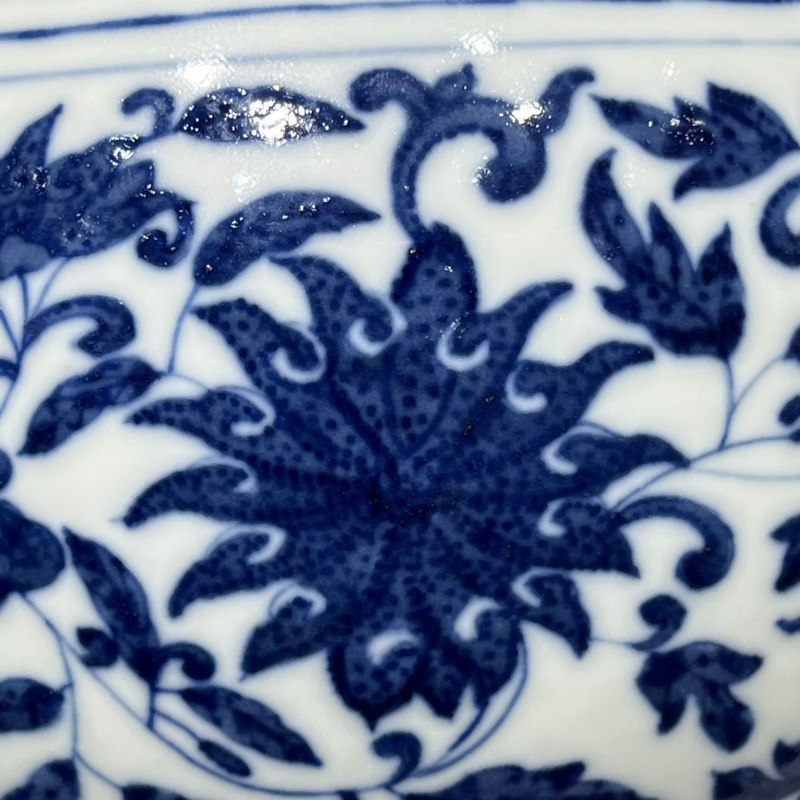 清宣统 青花缠枝莲纹赏瓶 - 图6