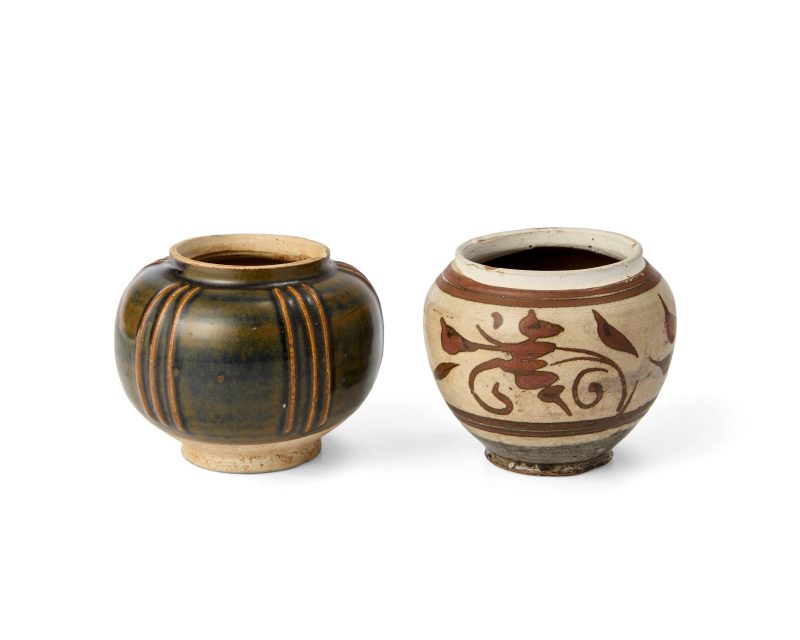 宋/金 黑釉線條罐及白地褐彩罐 | Two Chinese Henan jars - 图1