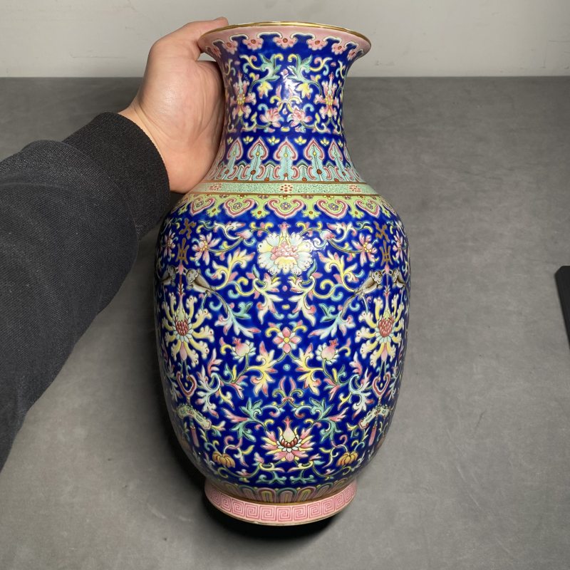 清道光 蓝地粉彩年年吉庆纹灯笼尊 - 图26