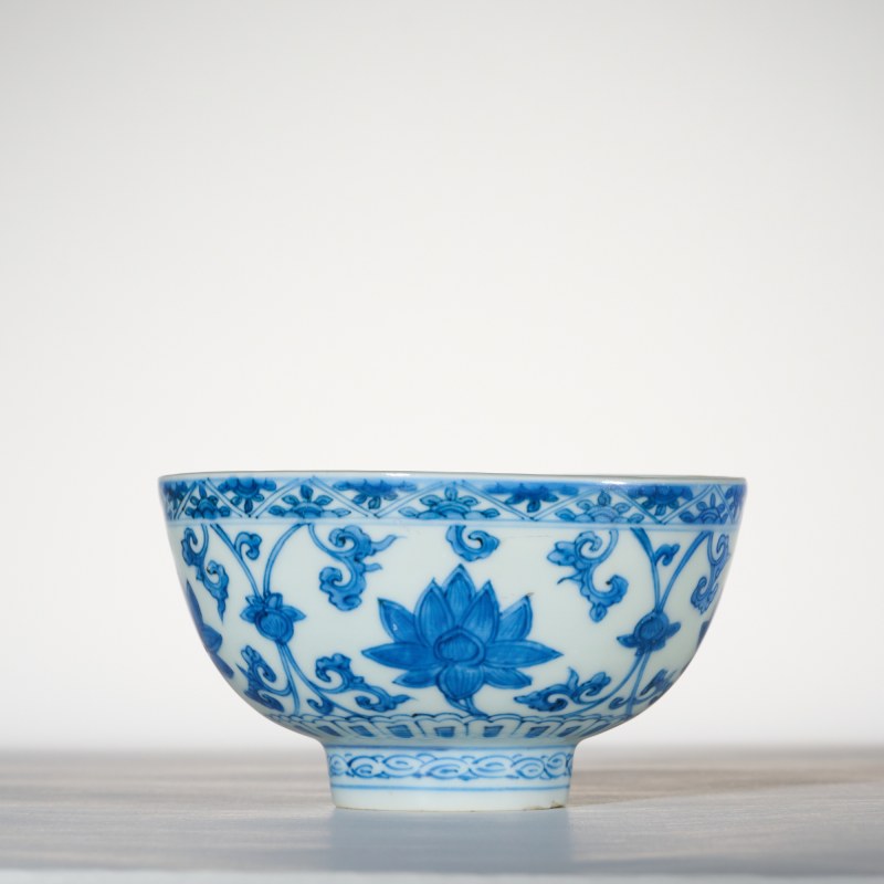 明嘉靖 青花缠枝花卉纹碗 - 图1