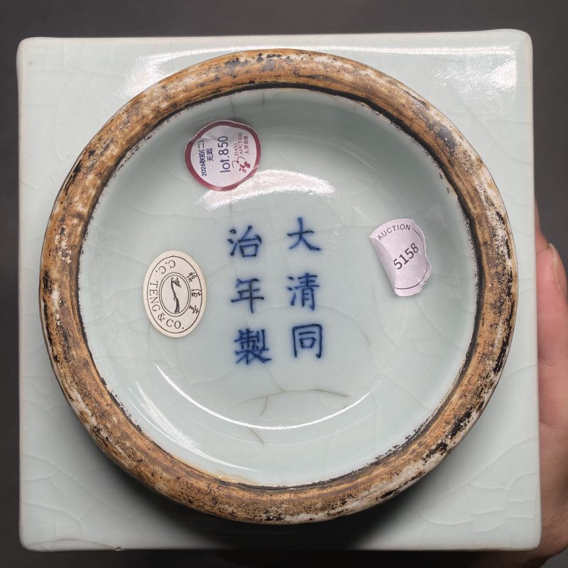 清同治 仿官釉八卦琮式瓶 - 图12