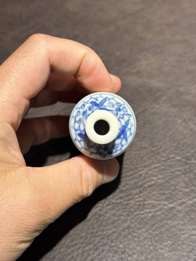 清 青花釉里红人物图鼻烟壶一对 - 图10