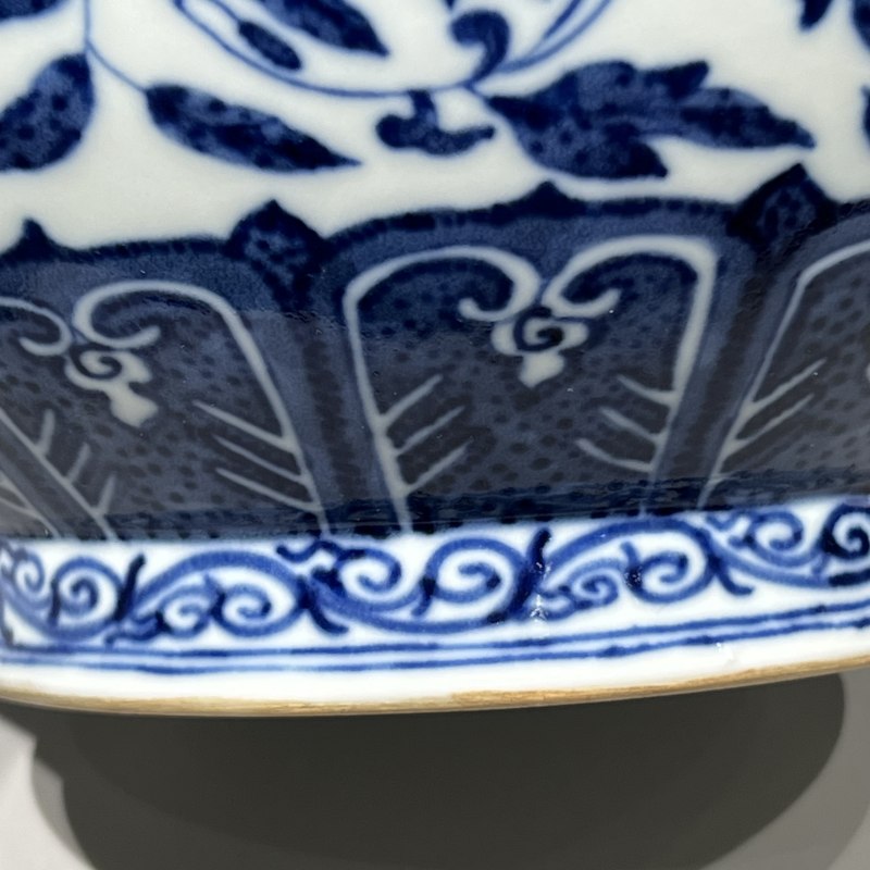 清宣统 青花缠枝莲纹赏瓶 - 图7