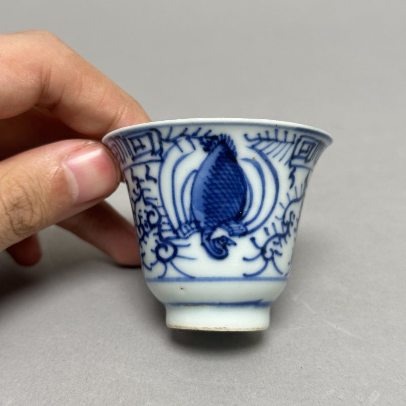 清早期 青花团鹤纹仰钟杯一对 - 图2