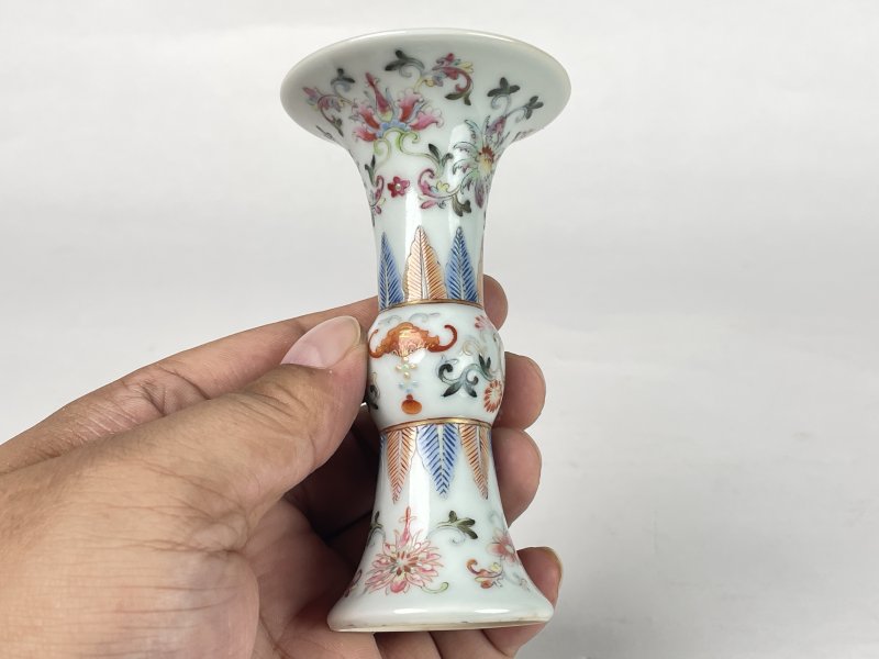 民国 粉彩缠枝莲纹小花觚 - 图5