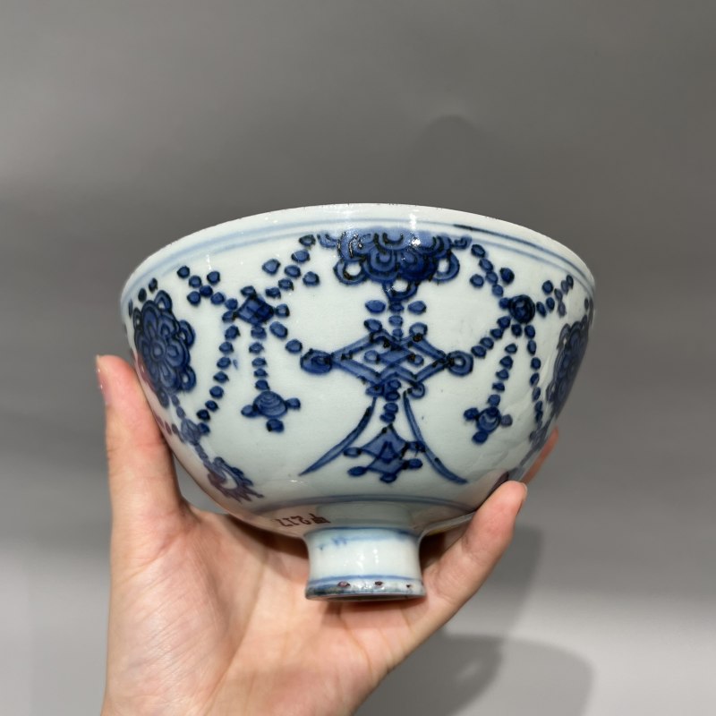 明中期 青花剔刻缠枝花卉莲托八宝纹净水碗（隐元喜助器） - 图9