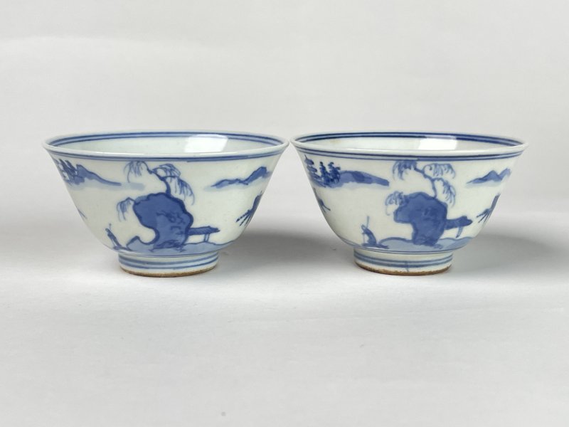 清早期 浆胎青花人物纹杯一对 - 图2