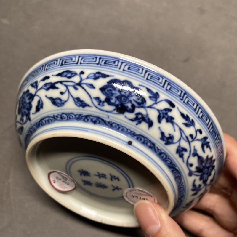 清雍正 青花缠枝花卉纹盘 - 图11