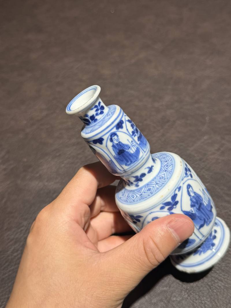 清康熙 青花仕女图瓶 - 图8