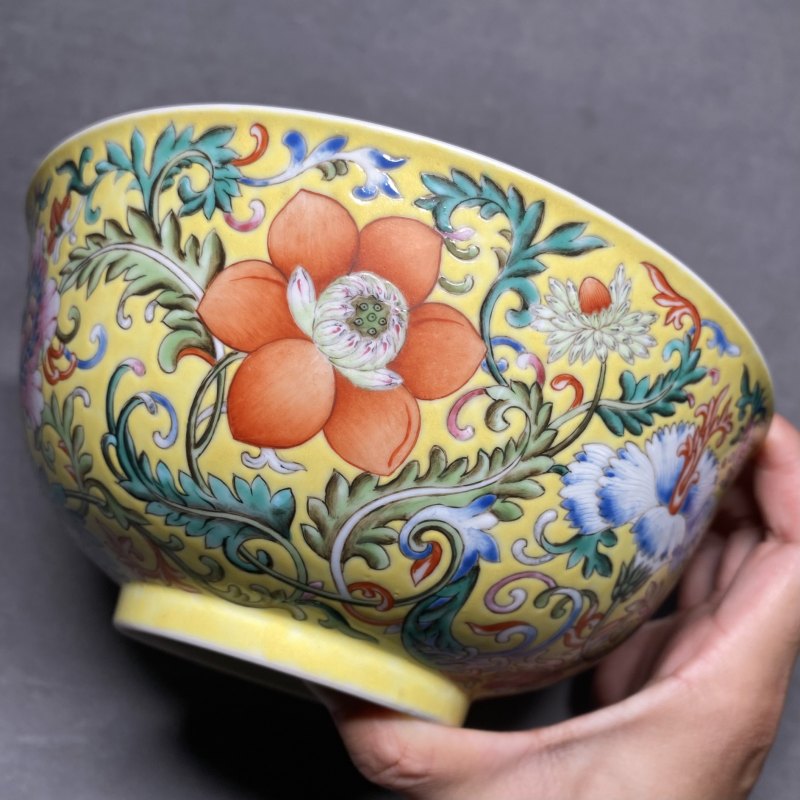 清道光 黄地洋彩缠枝花卉纹碗 - 图11