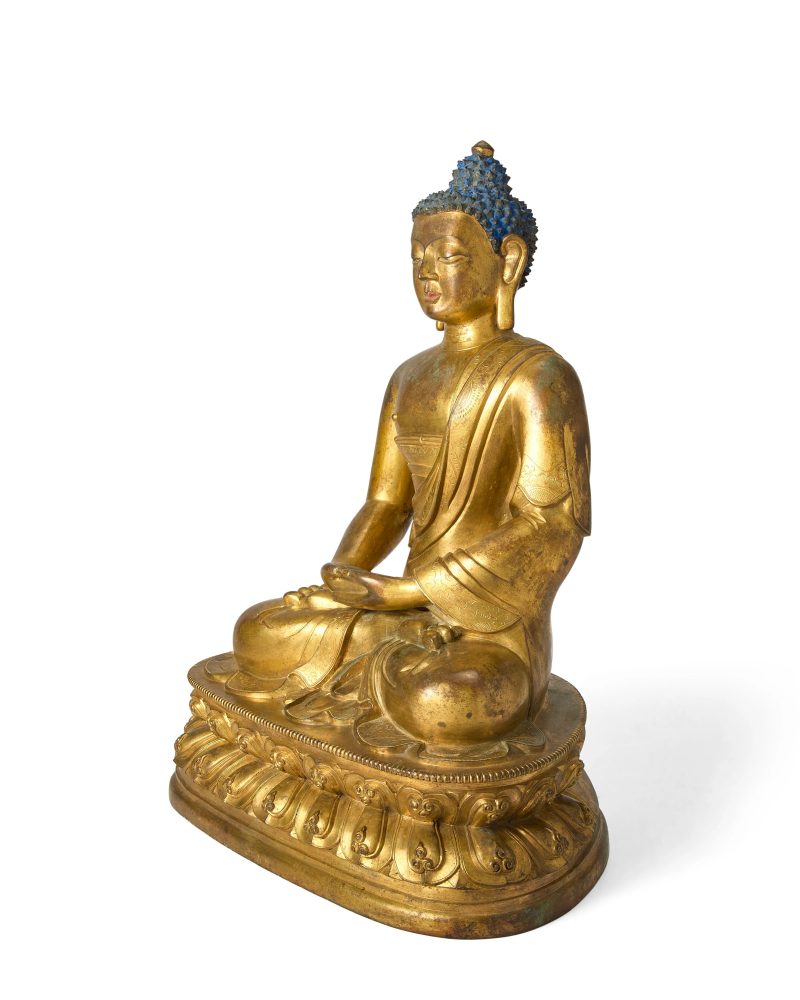 清十八世紀 銅鎏金無量光佛像 | A rare and large Chinese gilt bronze figure of Buddha Amitabha - 图2