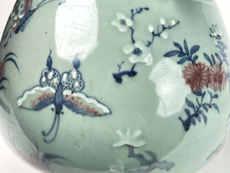 清乾隆 豆青釉青花釉里红蝶恋花纹鹿头尊 - 图9