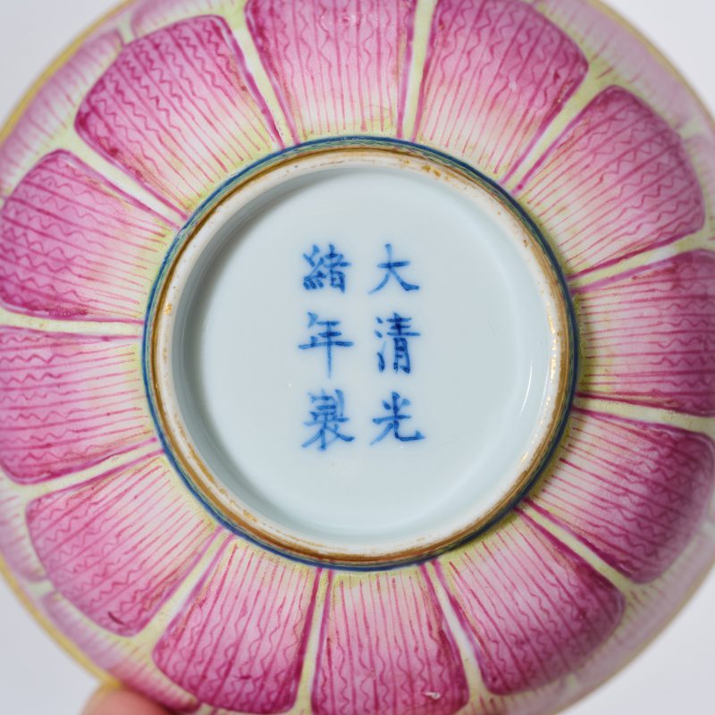 清光绪 粉彩莲瓣纹盖碗一对 - 图6