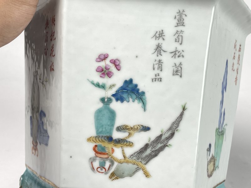清中期 粉彩博古清宫图六方花盆 - 图7