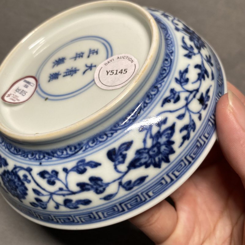 清雍正 青花缠枝花卉纹盘 - 图12