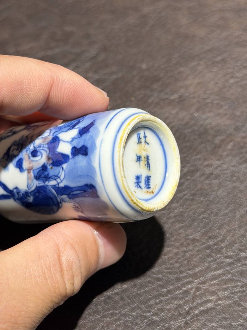 清 青花釉里红人物图鼻烟壶一对 - 图12