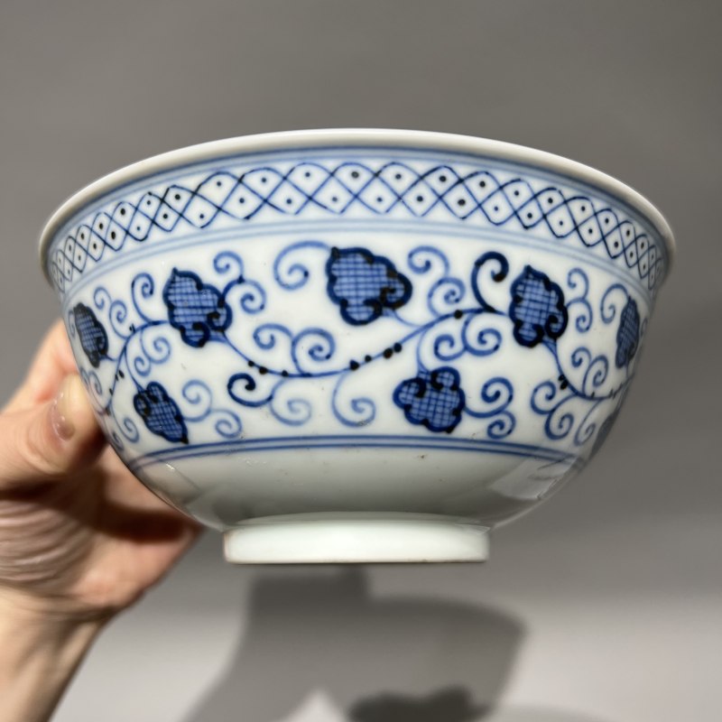 清道光 仿永乐青花苜蓿花纹碗 - 图7