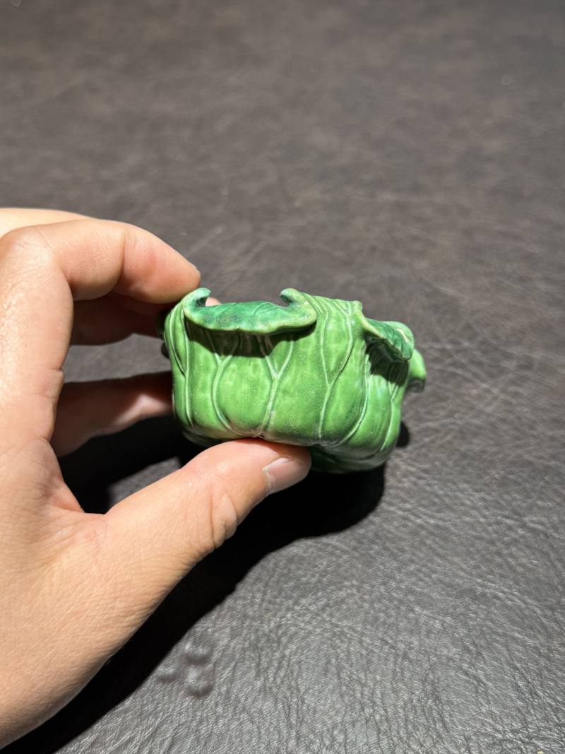清 青釉荷叶水盂 - 图5