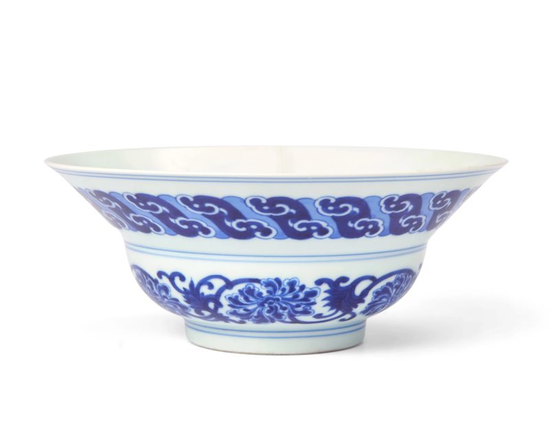 清雍正 青花纏枝蓮紋折腰碗，青花楷書「大清雍正年製」款 | A Chinese blue and white ‘lotus’ ogee bowl