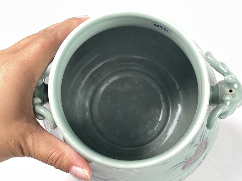 清乾隆 豆青釉青花釉里红蝶恋花纹鹿头尊 - 图10