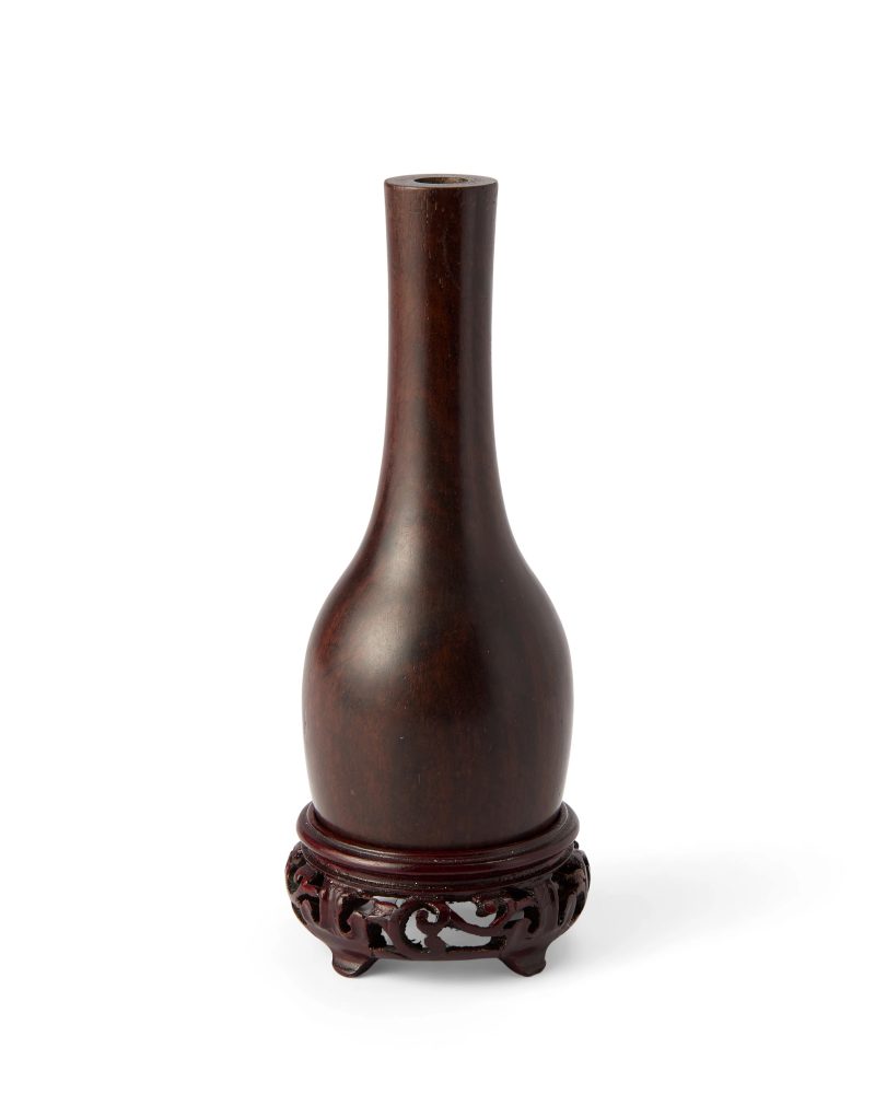 清早期十七/十八世紀 黃花梨雕小瓶連座 | A small Chinese huanghuali tool vase