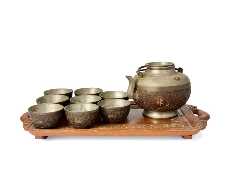 清晚期 錫鑲椰殼茶壺及盃連木刻托盤 | A Chinese pewter and carved coconut tea set