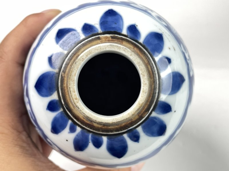 清康熙 青花开光花卉纹梅瓶 - 图11
