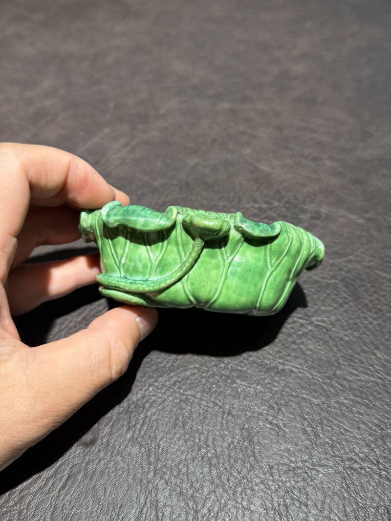 清 青釉荷叶水盂 - 图6