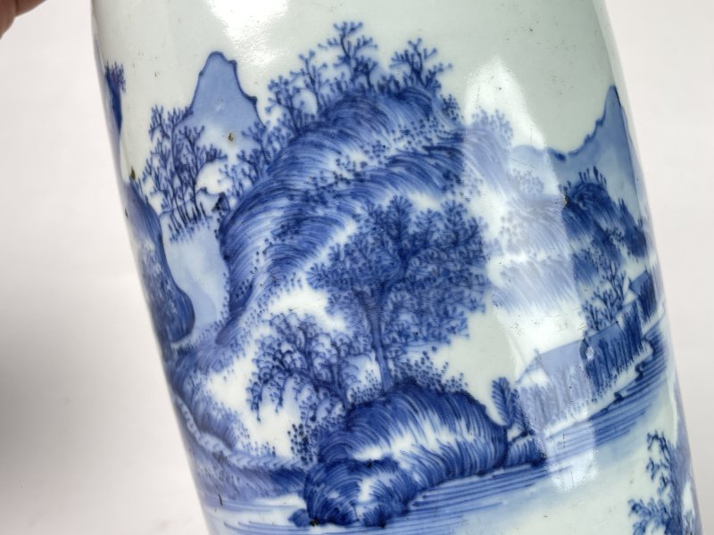 明末清初 青花披麻皴山水纹筒瓶 - 图8