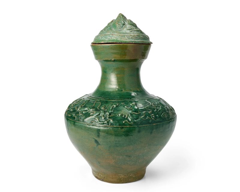 漢 綠釉模印狩獵走獸紋蓋壺 | A large Chinese lead green-glazed moulded jar and cover, hu - 图1