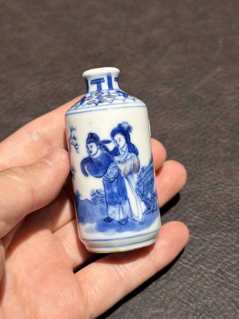 清 青花釉里红人物图鼻烟壶一对 - 图14