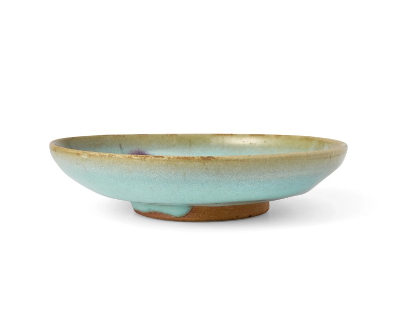 宋/金 鈞窯天藍釉紫斑大碗 | A large Chinese Junyao purple-splashed bowl - 图3