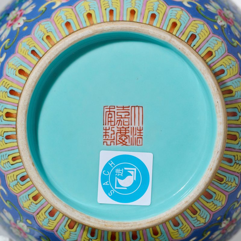 清嘉庆 蓝地洋彩缠枝莲托寿字纹如意耳盖罐 - 图7