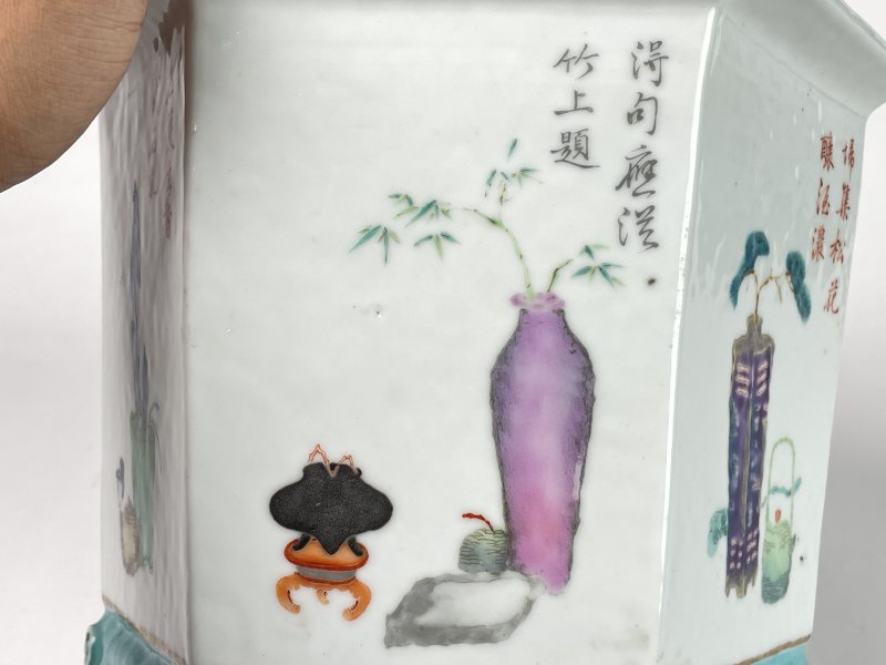 清中期 粉彩博古清宫图六方花盆 - 图9