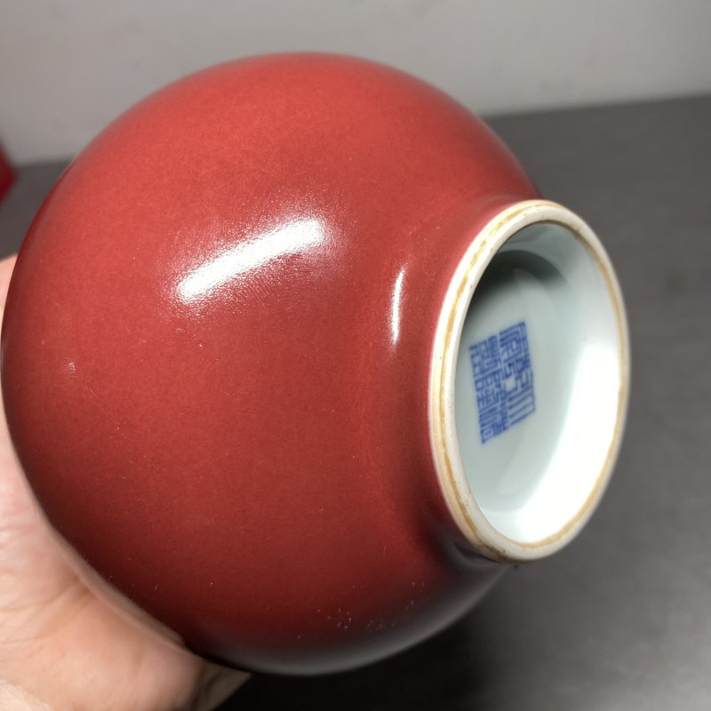 清乾隆 宝石红釉胆瓶 - 图9
