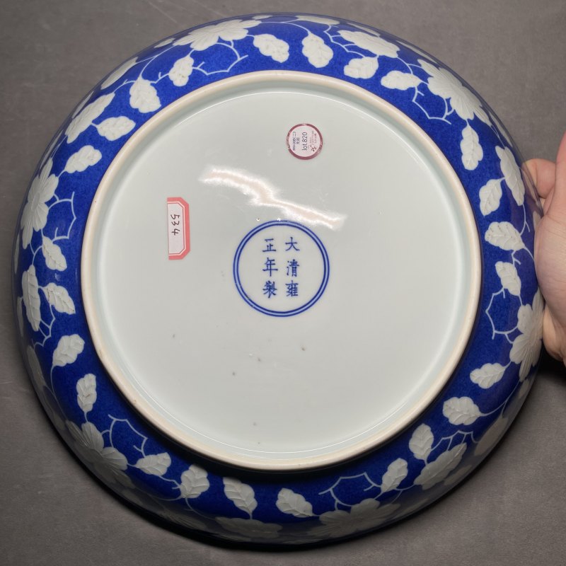 清雍正 洒蓝地留白栀子花卉纹盘 - 图20