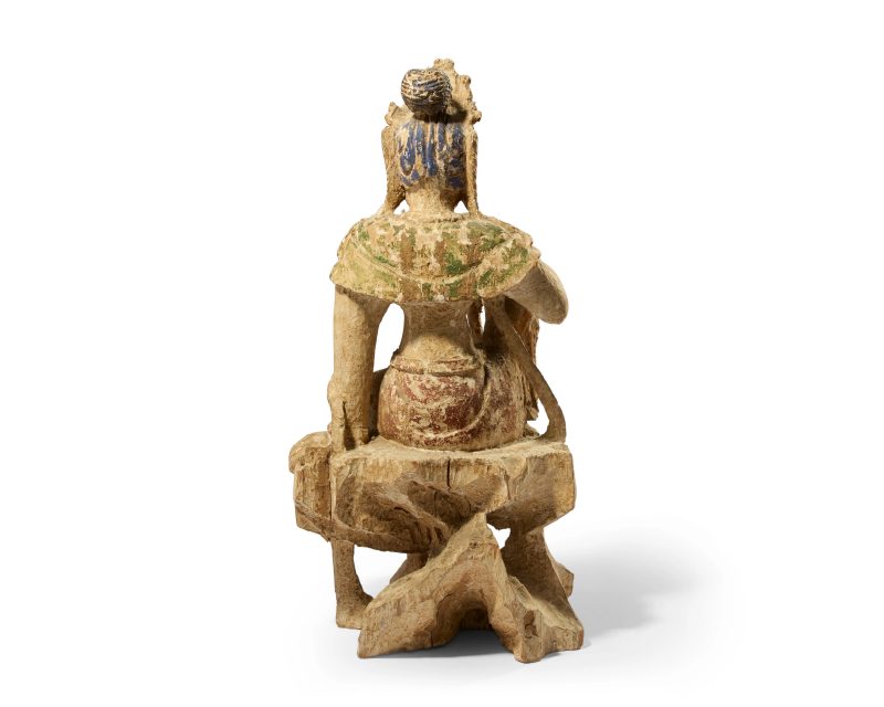 明 木雕彩繪水月觀音像 | A Chinese polychrome wood figure of Water Moon Guanyin - 图2